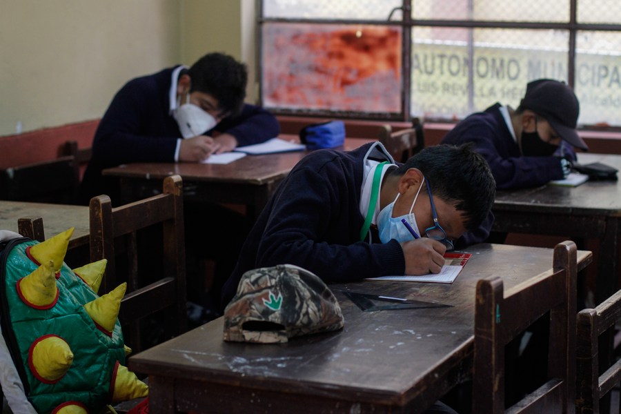 En La Paz evalúan disponer horario de invierno en unidad educativas ante descenso de temperaturas