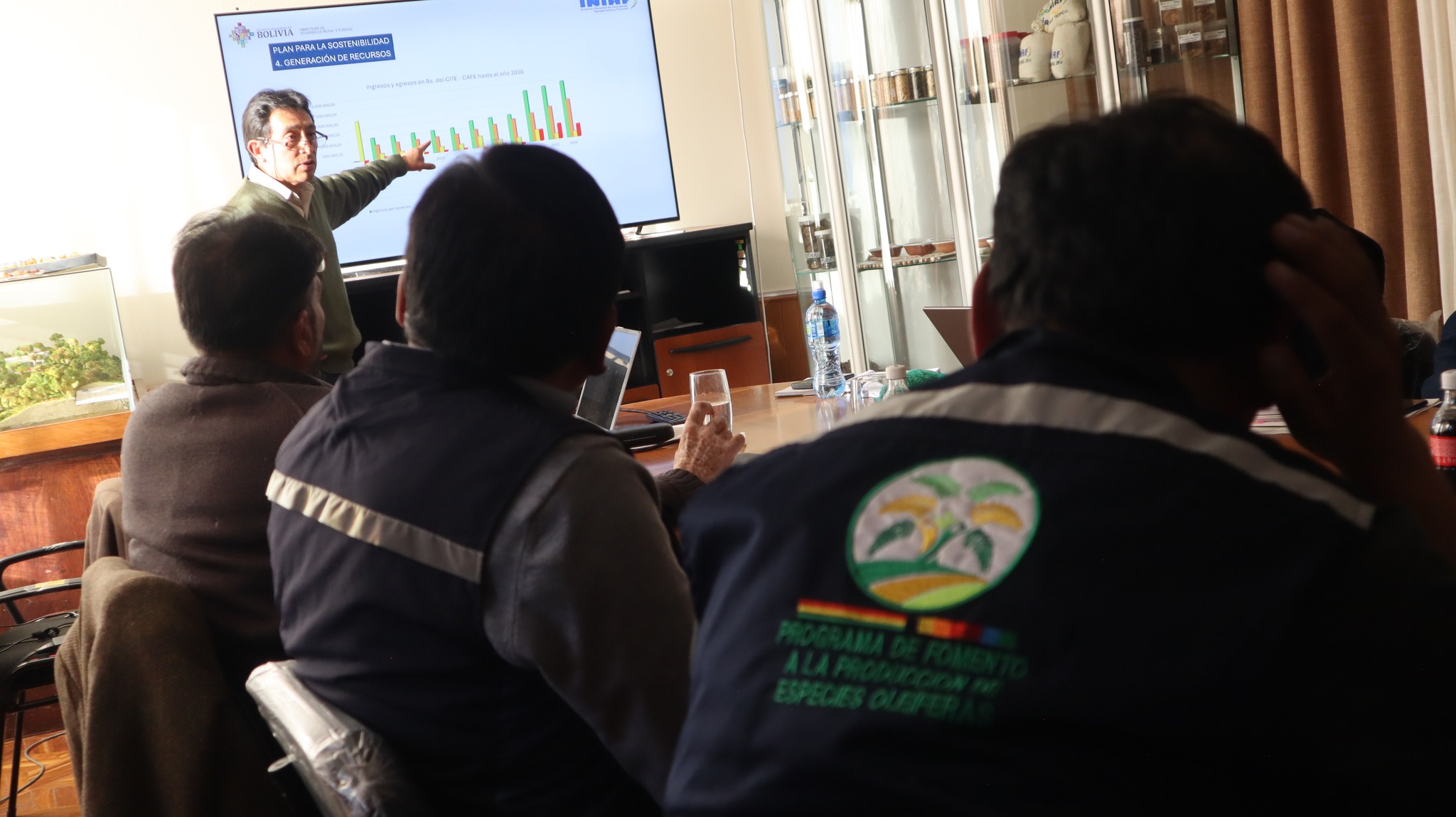 INIAF analiza propuesta de sostenibilidad financiera para modernizar el Centro Tecnológico del Café en Caranavi