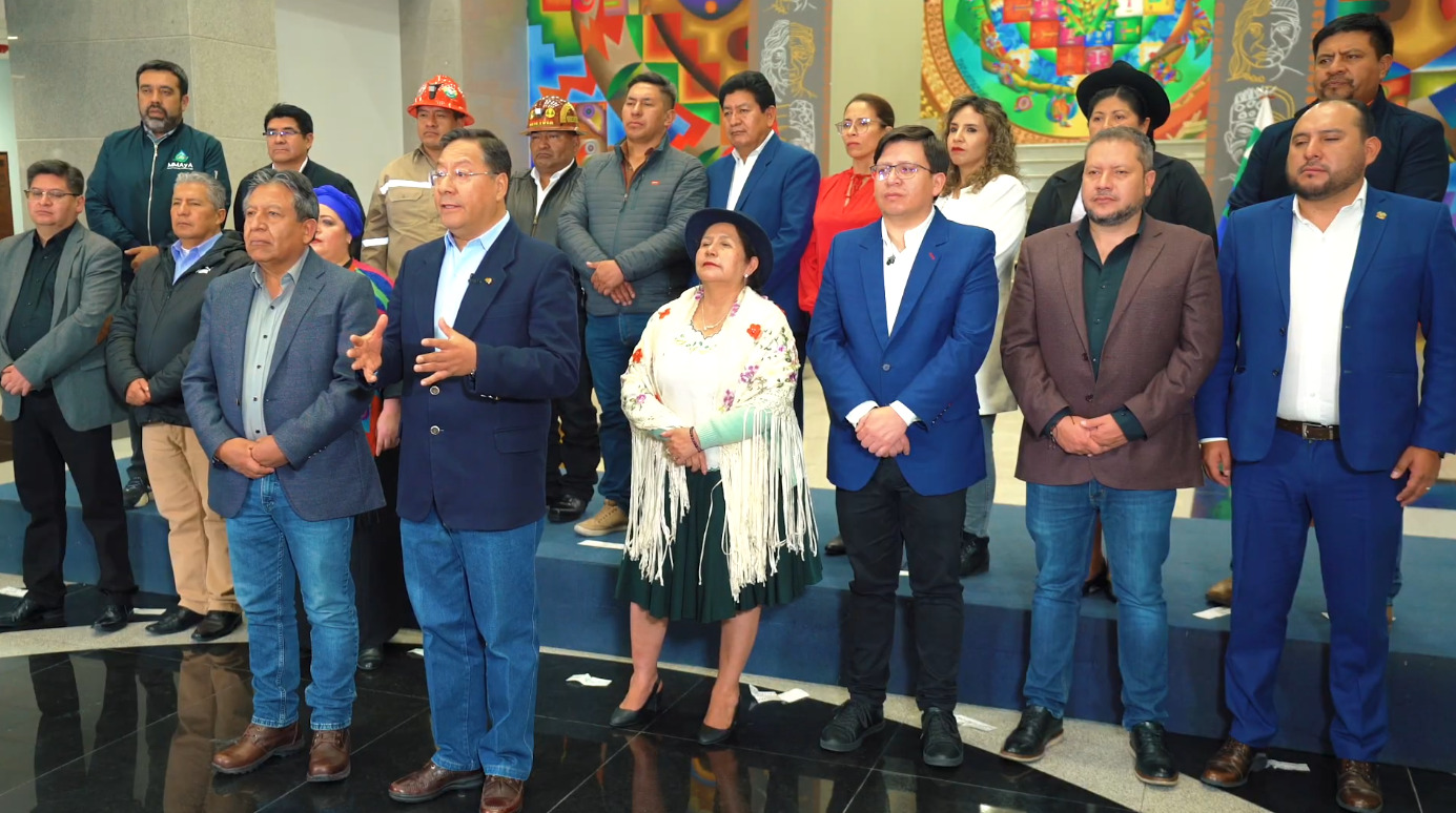 Ministros de Arce se despiden y aseguran que se van “con la frente en alto y por la puerta grande”