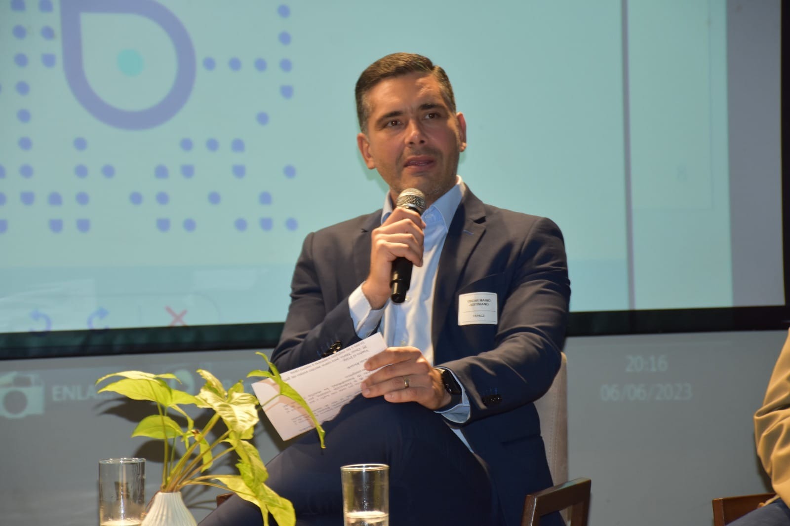 Óscar Mario Justiniano asume como ministro interino de Desarrollo Productivo