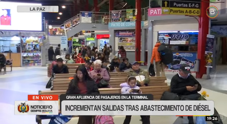 Abastecimiento de combustibles mejora transporte interdepartamental en Bolivia