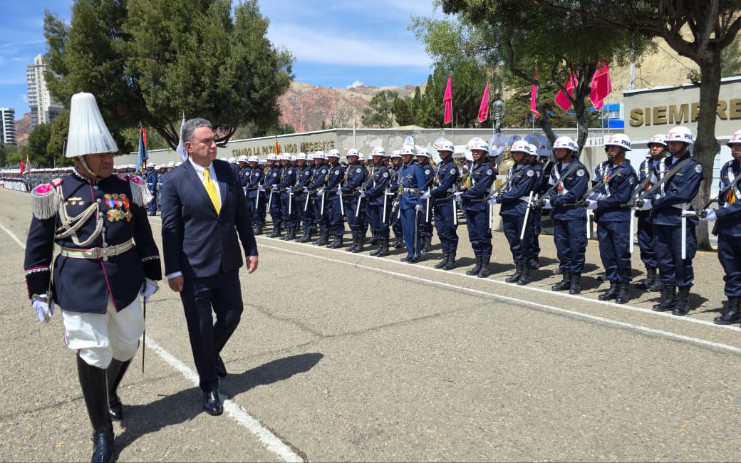 Ministro de Defensa plantea actualizar la Ley Orgánica de las Fuerzas Armadas y avanzar hacia una doctrina propia