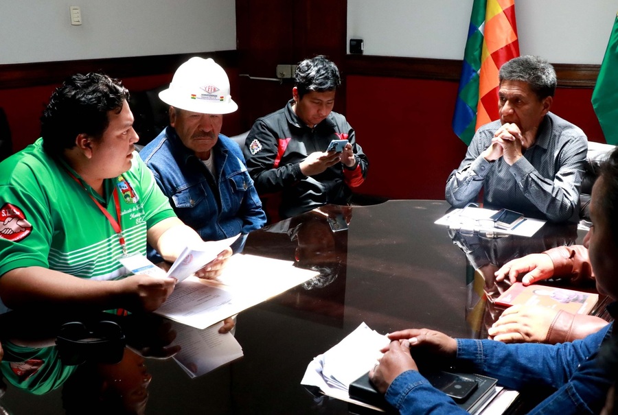 Ministro de Trabajo inicia reuniones protocolares con los trabajadores petroleros y municipales de Santa Cruz