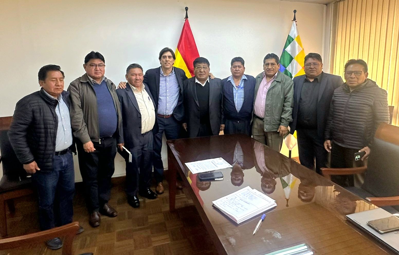 Gobierno y chóferes se reúnen en La Paz para “fortalecer la coordinación”