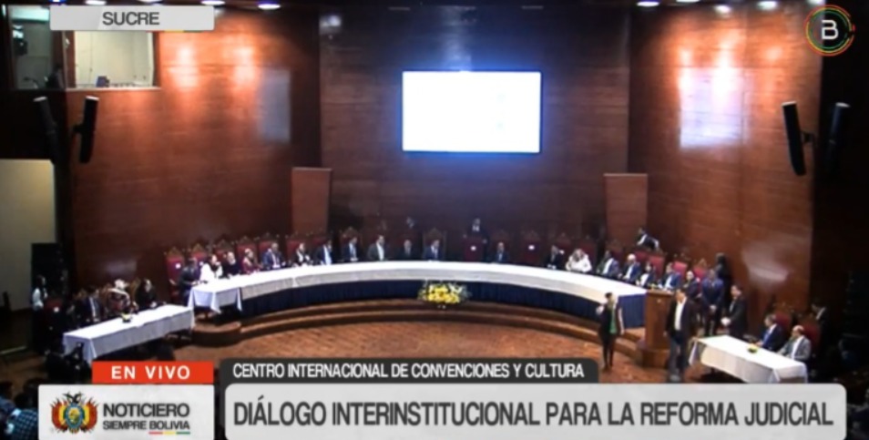 Inicia el diálogo interinstitucional para la Reforma Judicial en Sucre con la presencia del presidente Rodrigo Paz