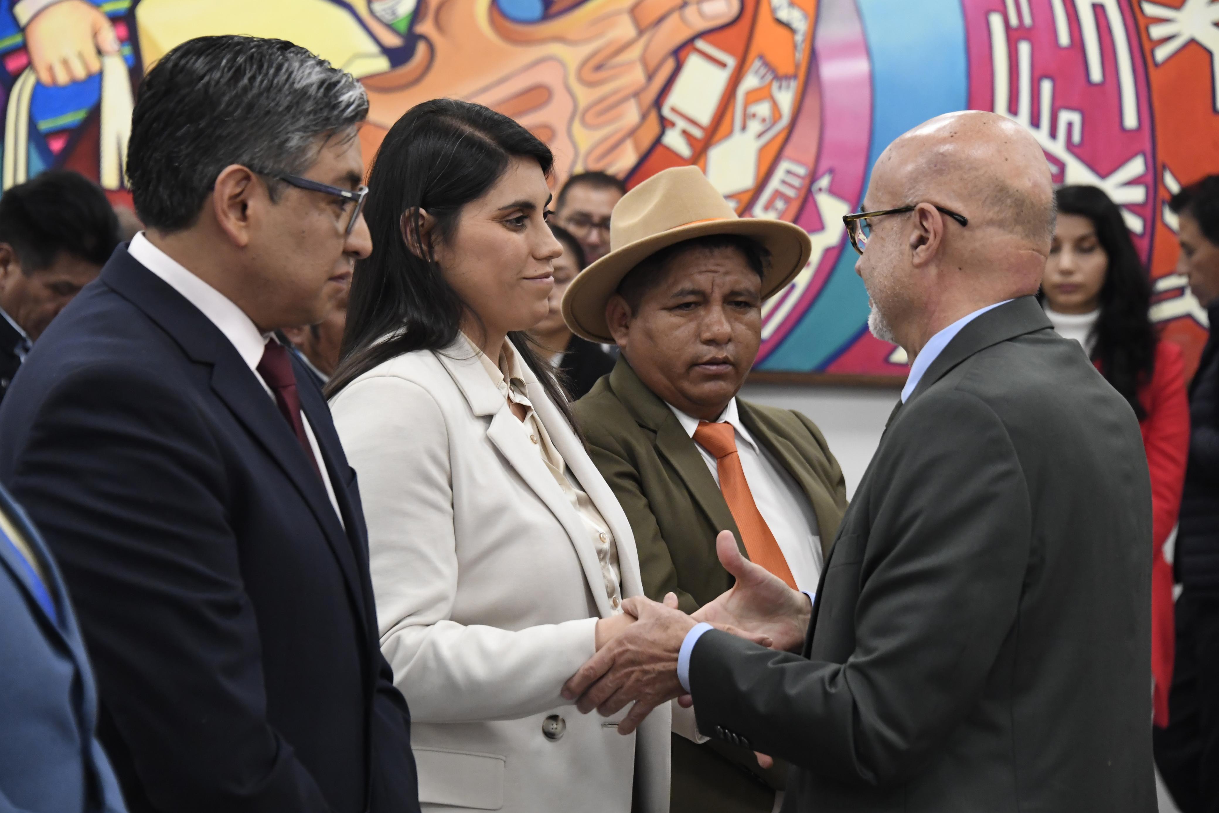 Con el reto de materializar el 50-50 entre el nivel central y las regiones, Barrientos apunta a una “autonomía real” en el país