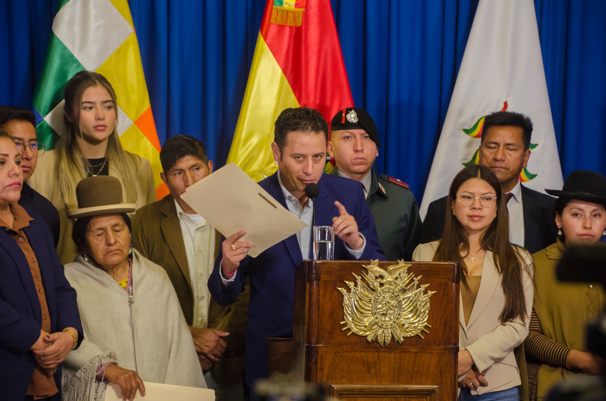 Lara entrega a su bancada anteproyecto de ley para eliminar renta vitalicia de expresidentes y exvicepresidentes