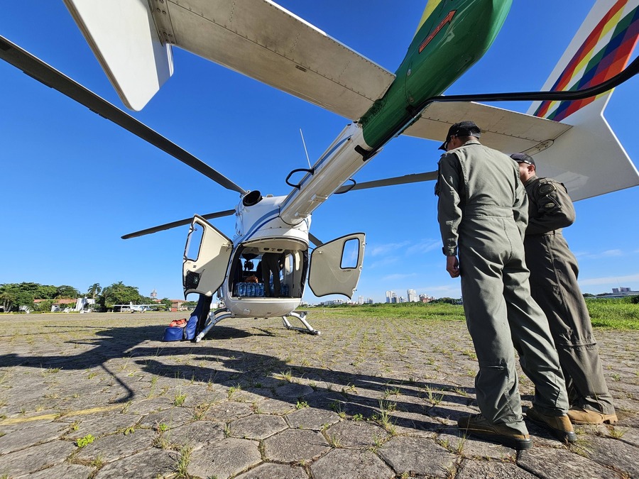 Envío de ayuda humanitaria a familias damnificadas de Samaipata se refuerza por la vía aérea