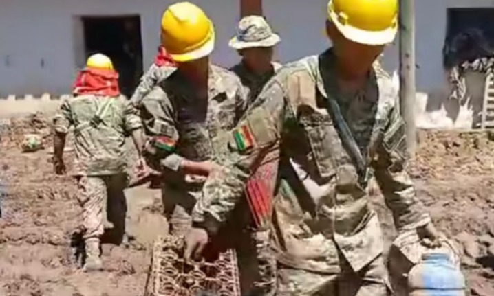 FFAA despliegan 91 efectivos en Samaipata para acelerar tareas de limpieza y búsqueda de desaparecidas 