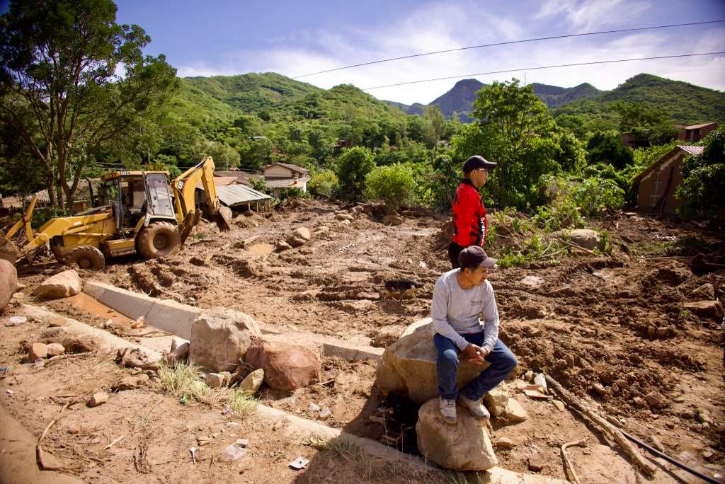 Gobernación de Santa Cruz instala domos de atención en Achira mientras continúa la búsqueda de desaparecidos
