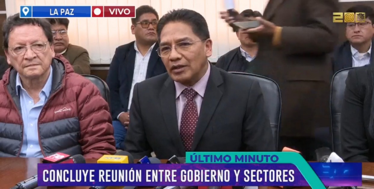 Gobierno y transportistas conformarán mesa técnica para revisar normativa de YPFB y ANH sobre provisión de combustibles