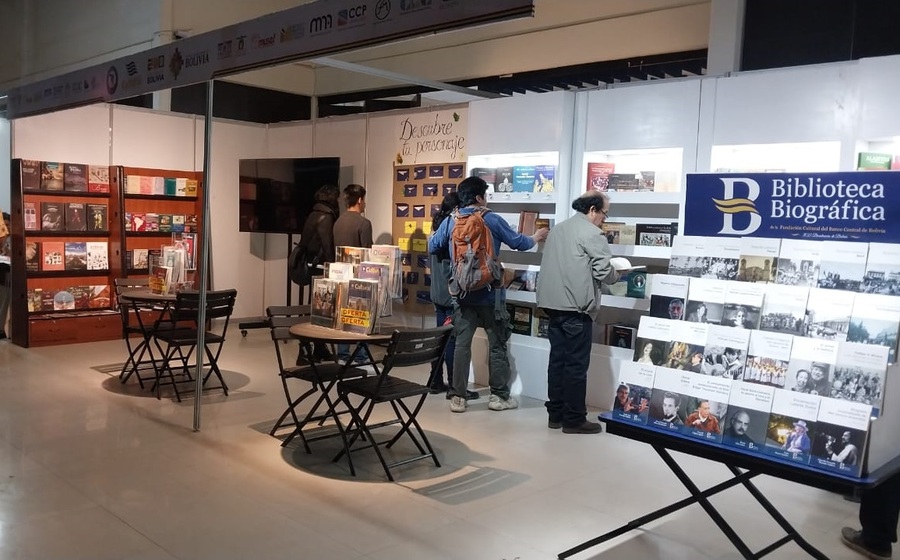 La Fundación Cultural del BCB vende su oferta literaria con descuentos de hasta 30% en la FIL de Cochabamba