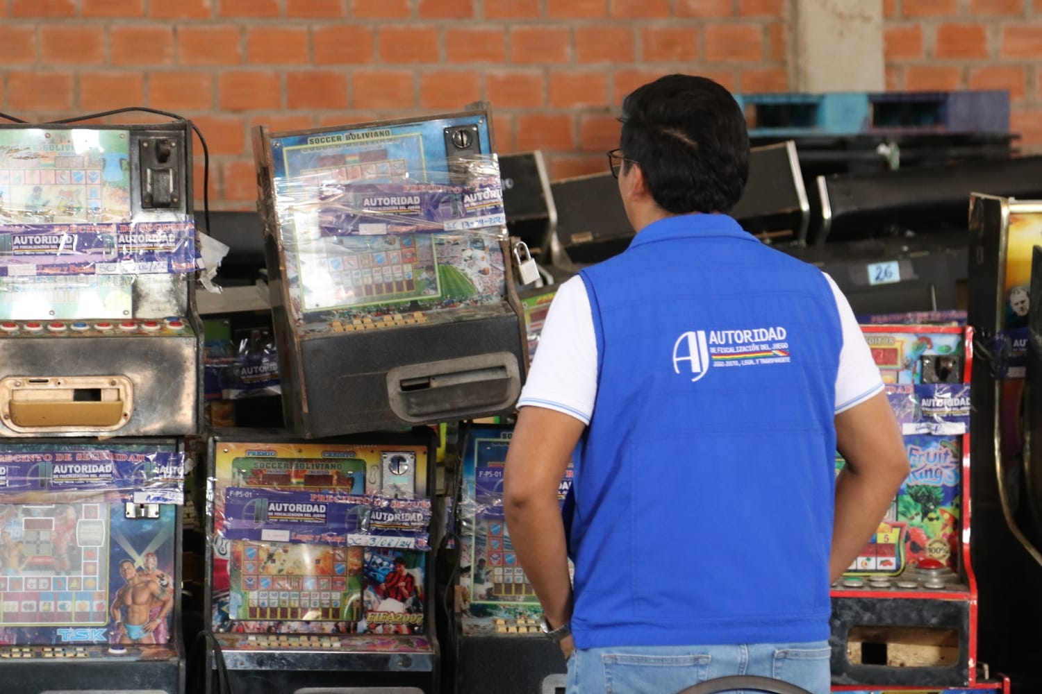 AJ firma nuevo convenio para destrucción de 230 máquinas de juego ilegal comisados