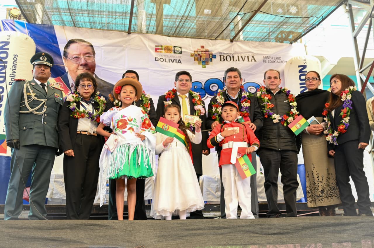 Ministro Montenegro considera que el nuevo gobierno debe mantener el pago del Bono Juancito Pinto y destaca el aporte de las empresas estatales