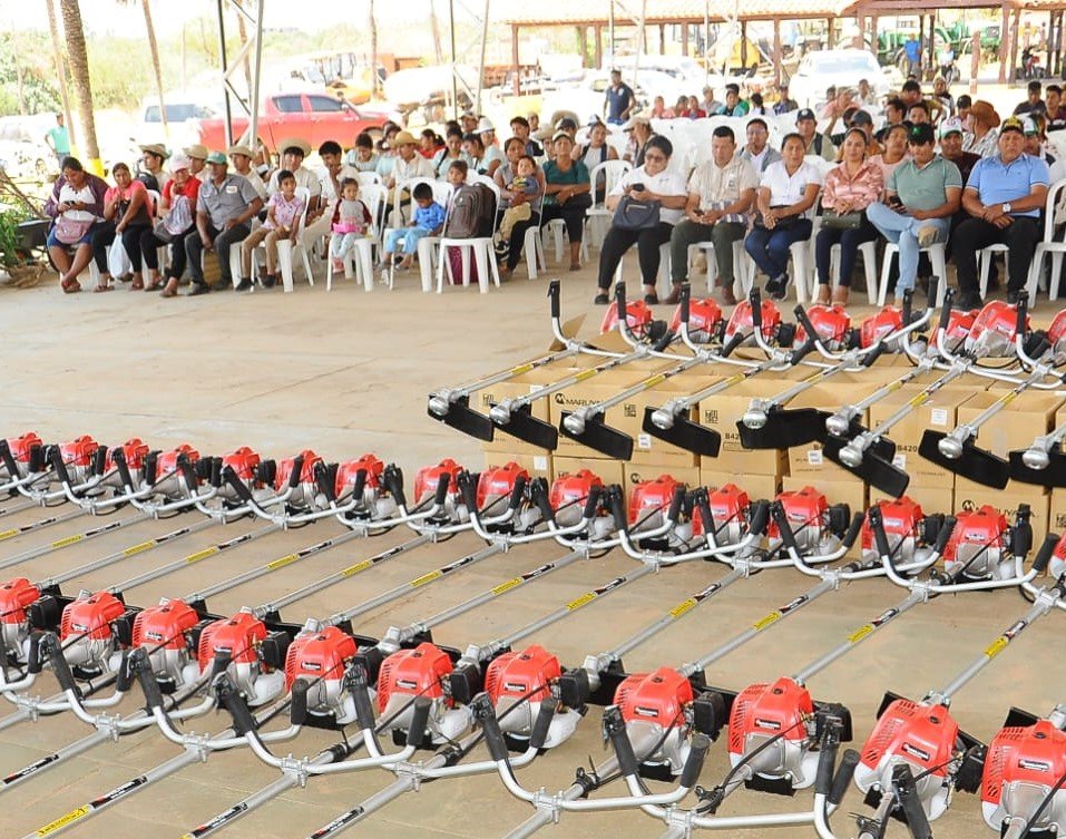 En Ascensión de Guarayos entregan desbrozadoras para mejorar la producción de yuca con inversión de Bs 2 millones 