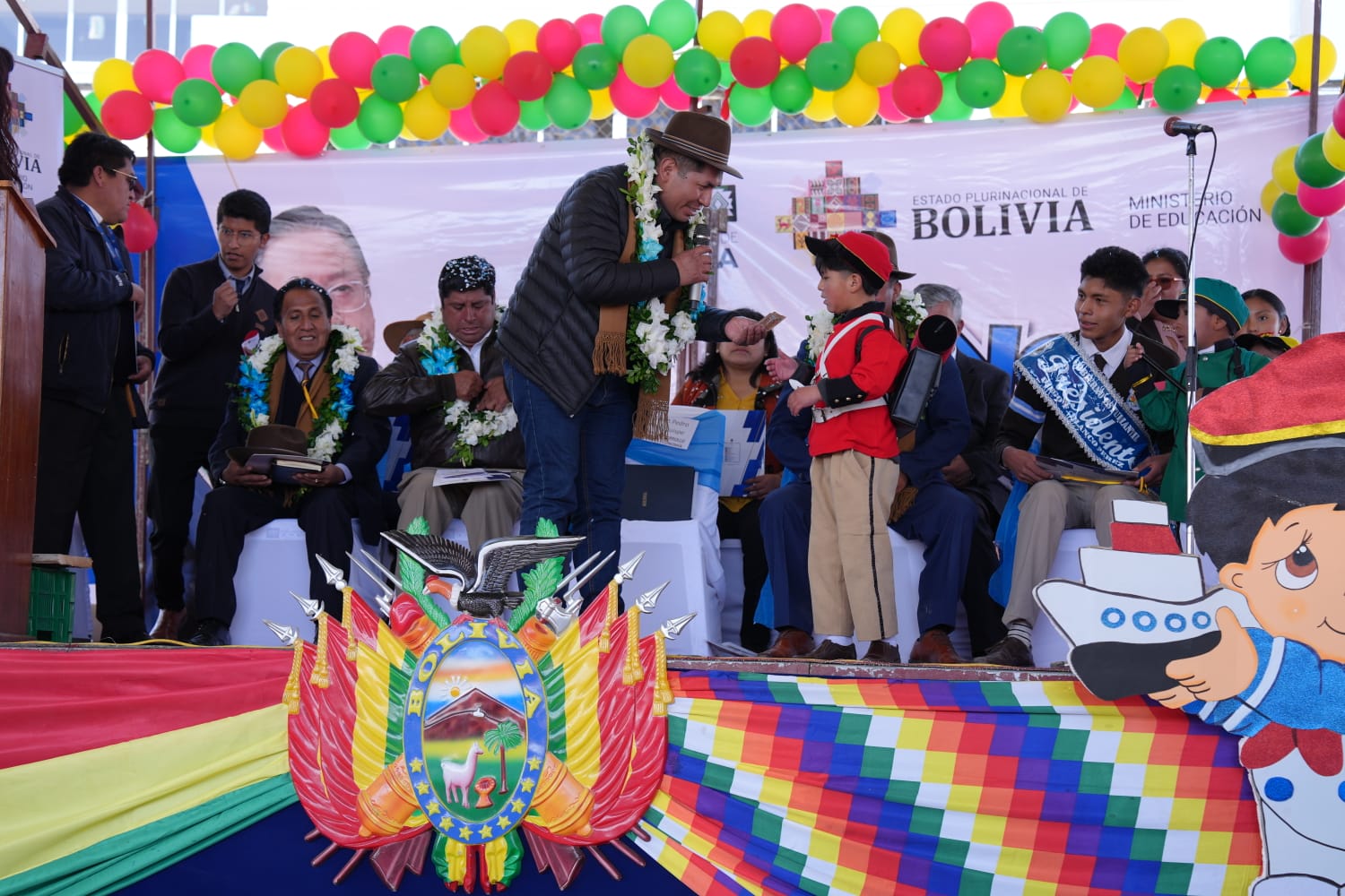 Ministro anticipa que ningún gobierno podrá eliminar el Bono Juancito Pinto porque es un derecho de los estudiantes