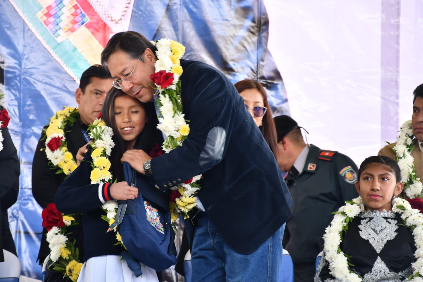 Arce honra el pago del Juancito Pinto, el mayor subsidio de permanencia escolar, a días de dejar la Presidencia