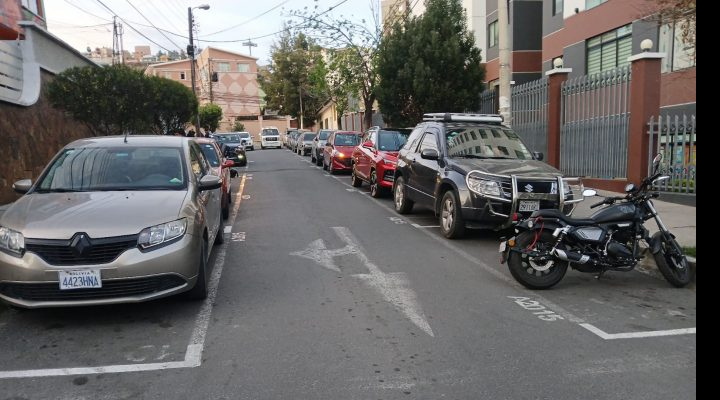 Alcaldía remite ley que rechaza parqueos tarifados al TCP, frena la fiscalización y el servicio continúa