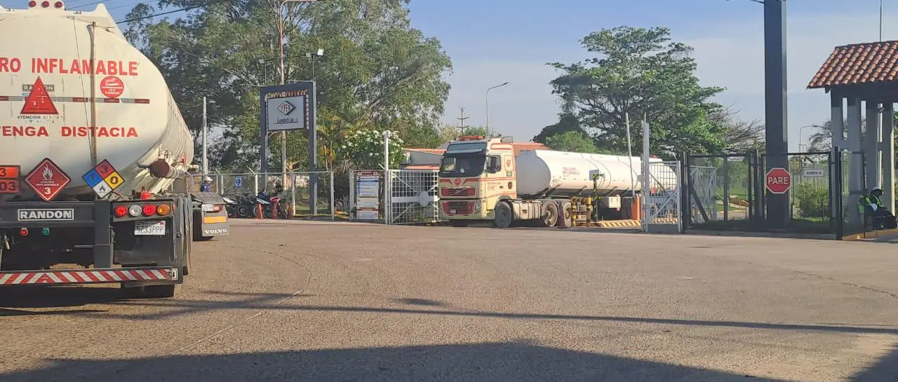 Ministro de Hidrocarburos desmiente a Rodrigo Paz y afirma que distribución de combustible se cumple en todo el país