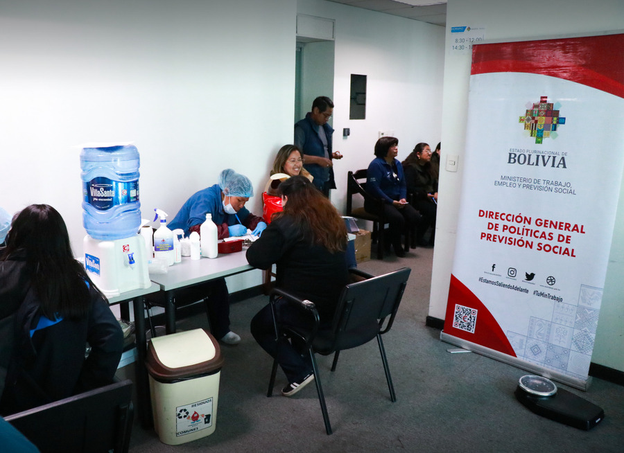 Ministerios de Salud y Trabajo impulsan campaña de donación de sangre y llaman a "extender el brazo a la vida" 