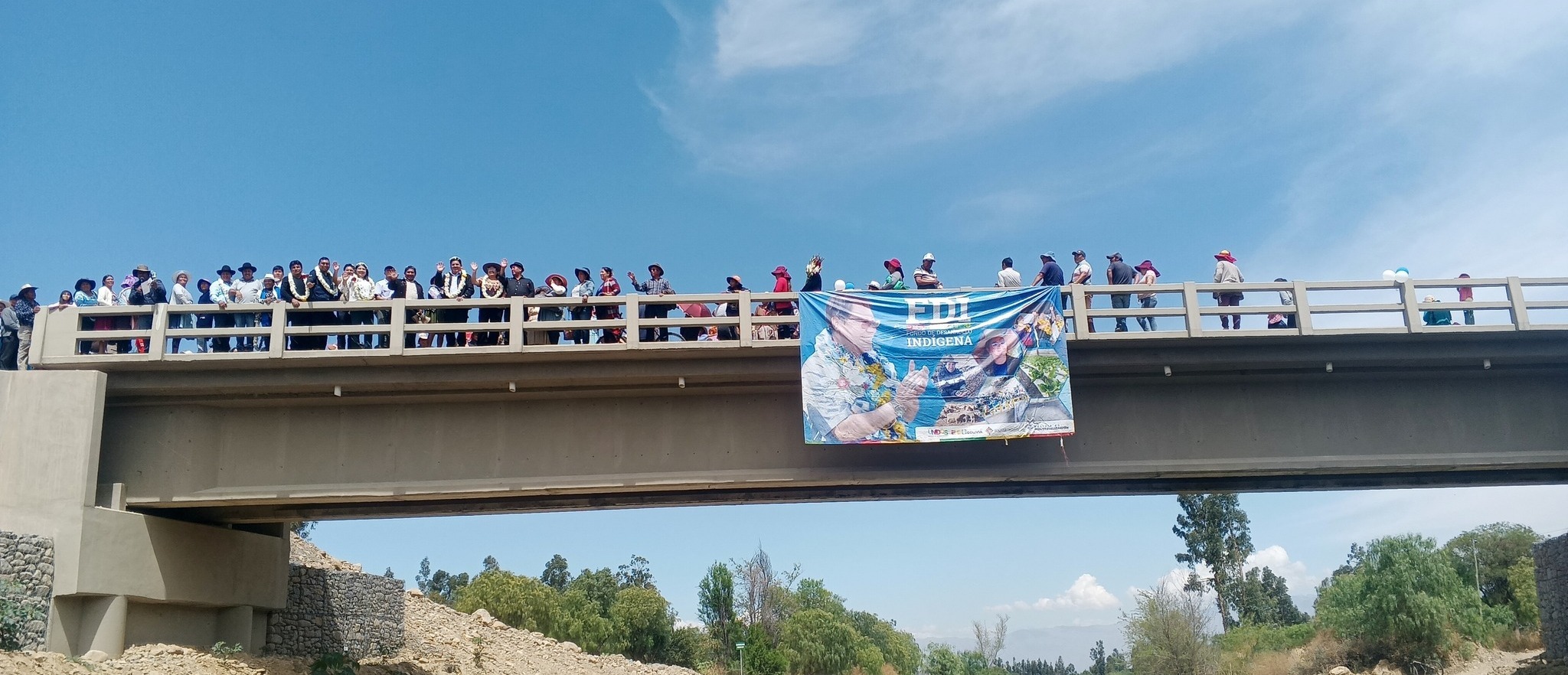 En Sacaba entregan puente vehicular en beneficio de más de 200 familias agrícolas