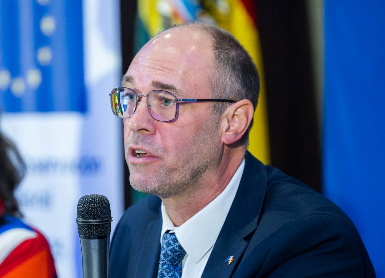 La Unión Europea ratifica 120 observadores en la segunda vuelta y llama a los candidatos a respetar el resultado oficial