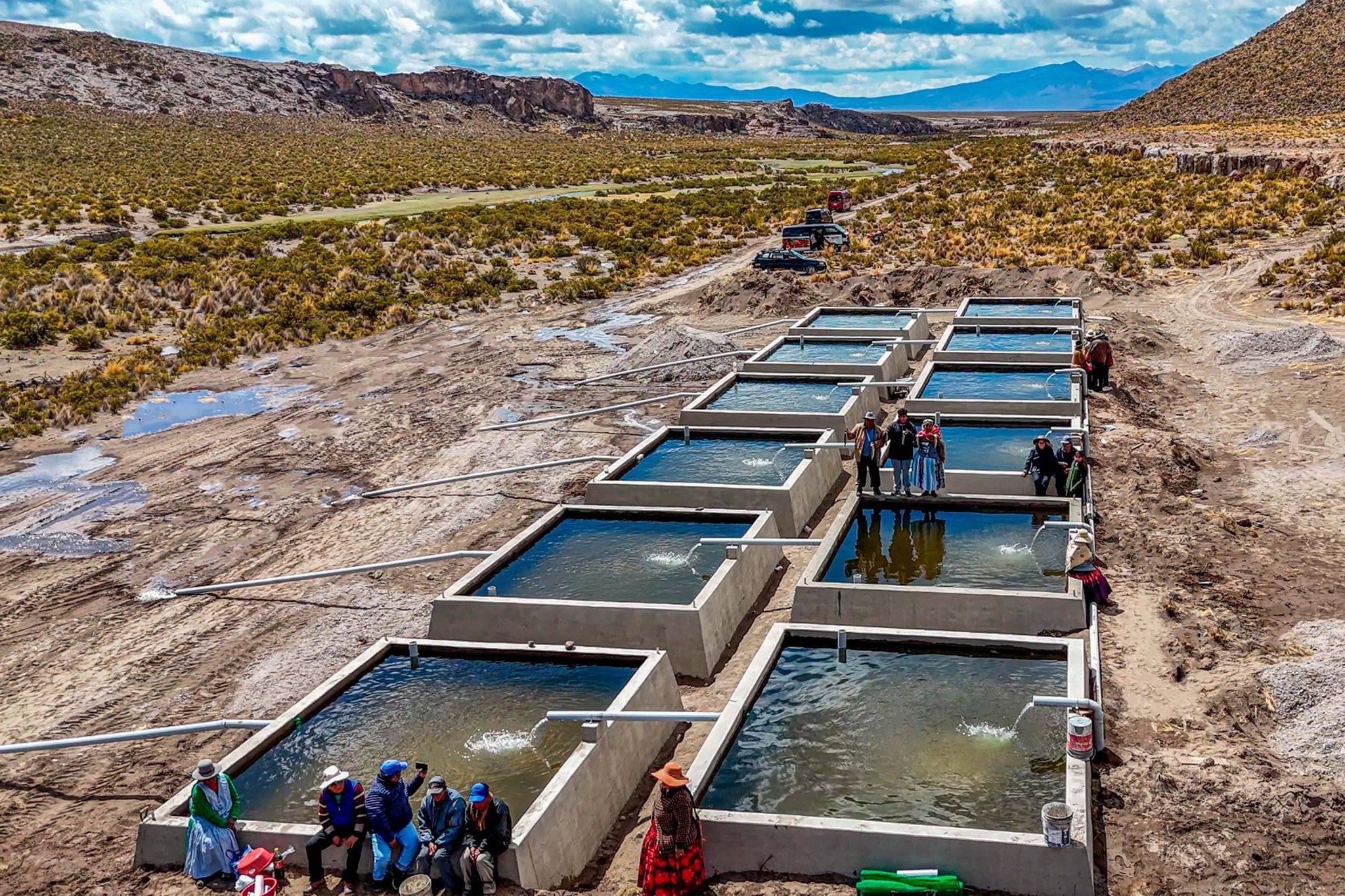 Desarrollo Rural entrega equipos para mejorar la producción de trucha en cinco municipios de Oruro 
