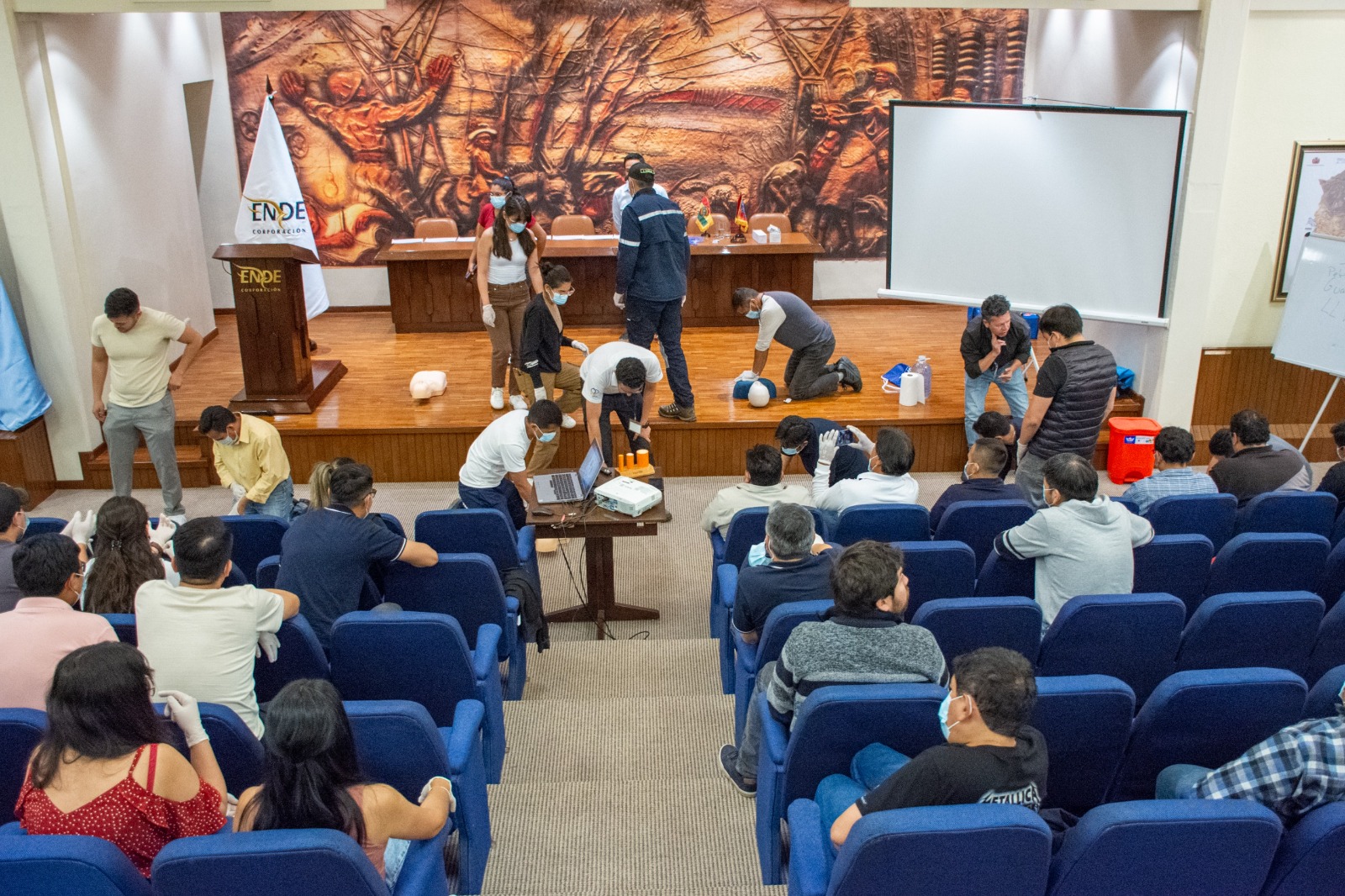 ENDE capacita a más de 1.500 personas en prevención de accidentes, seguridad eléctrica y primeros auxilios