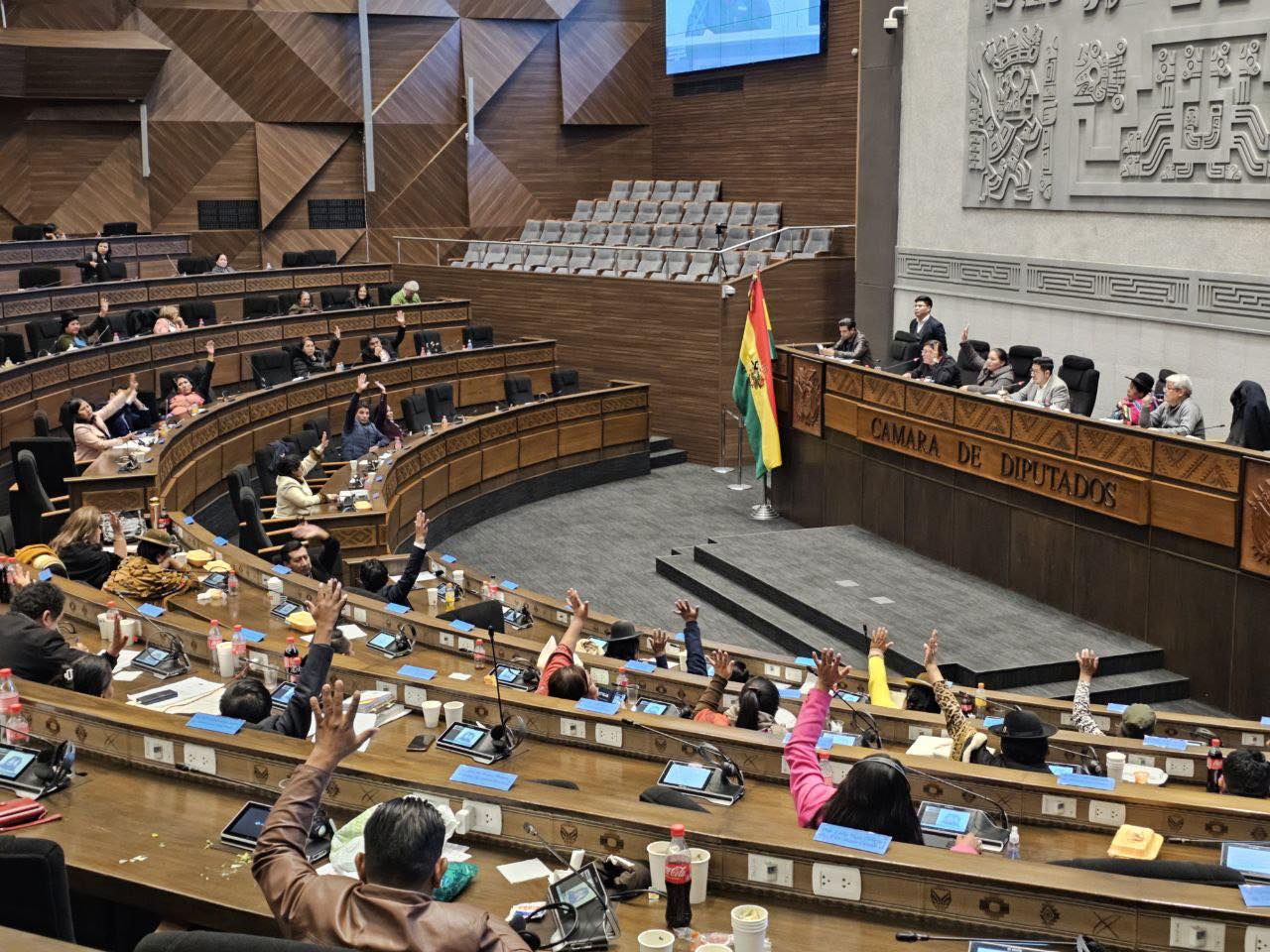 Diputados agenda tratar crédito por $us 67,5 millones para carretera en Chuquisaca