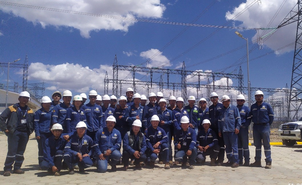 Experiencia de la alta tensión: Universitarios visitan la Subestación Santiváñez de ENDE Transmisión 