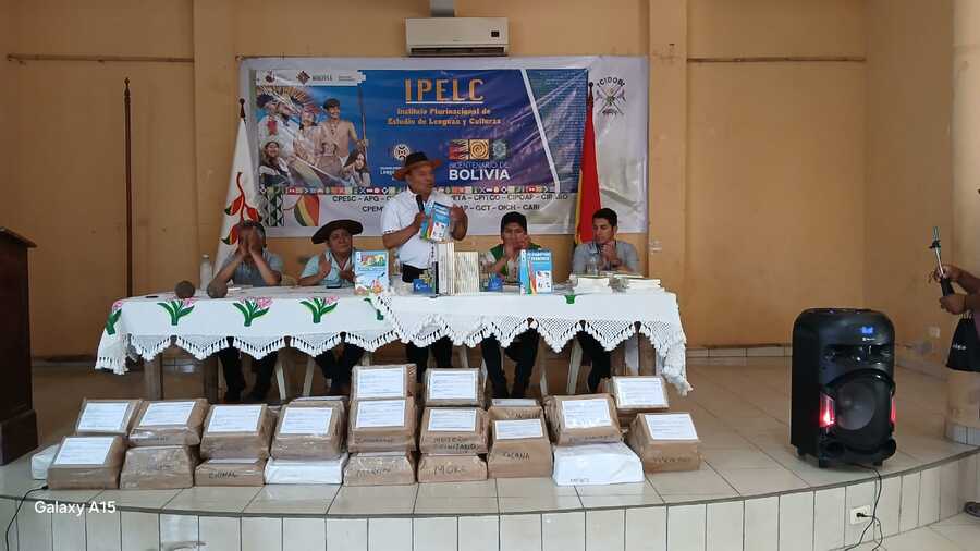 Vicepresidencia entrega Colección de Libros Vivir Bien a Institutos de Lenguas y Culturas de pueblos originarios en Santa Cruz
