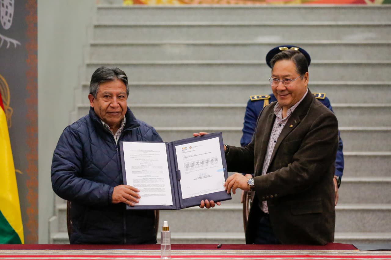 Gobierno presenta proyecto de ley que crea un impuesto que sustituye al IT y IUE para fortalecer a la microempresa de manufactura