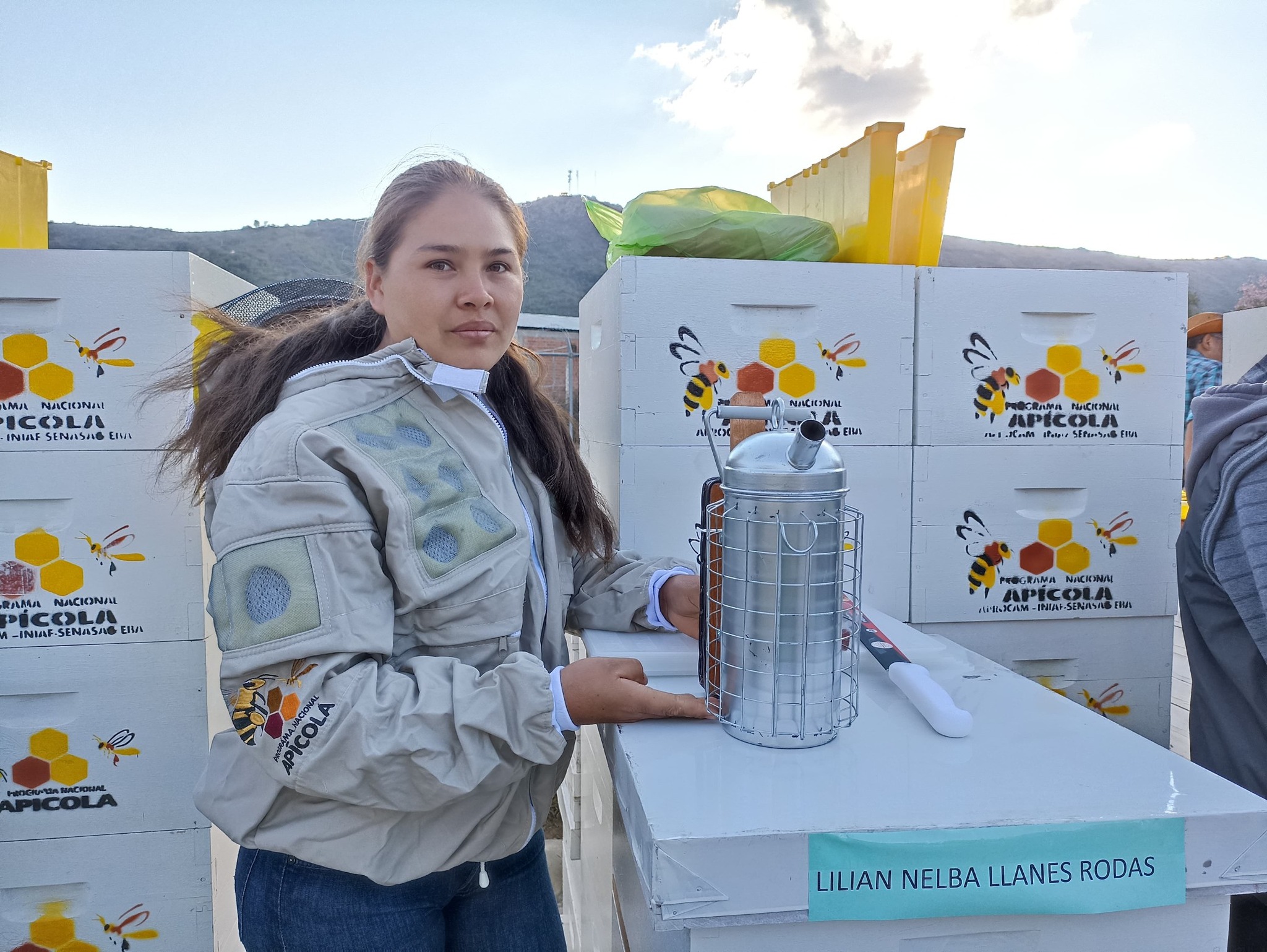 Productores apícolas reciben equipos para fortalecer su producción por más de Bs 1 millón