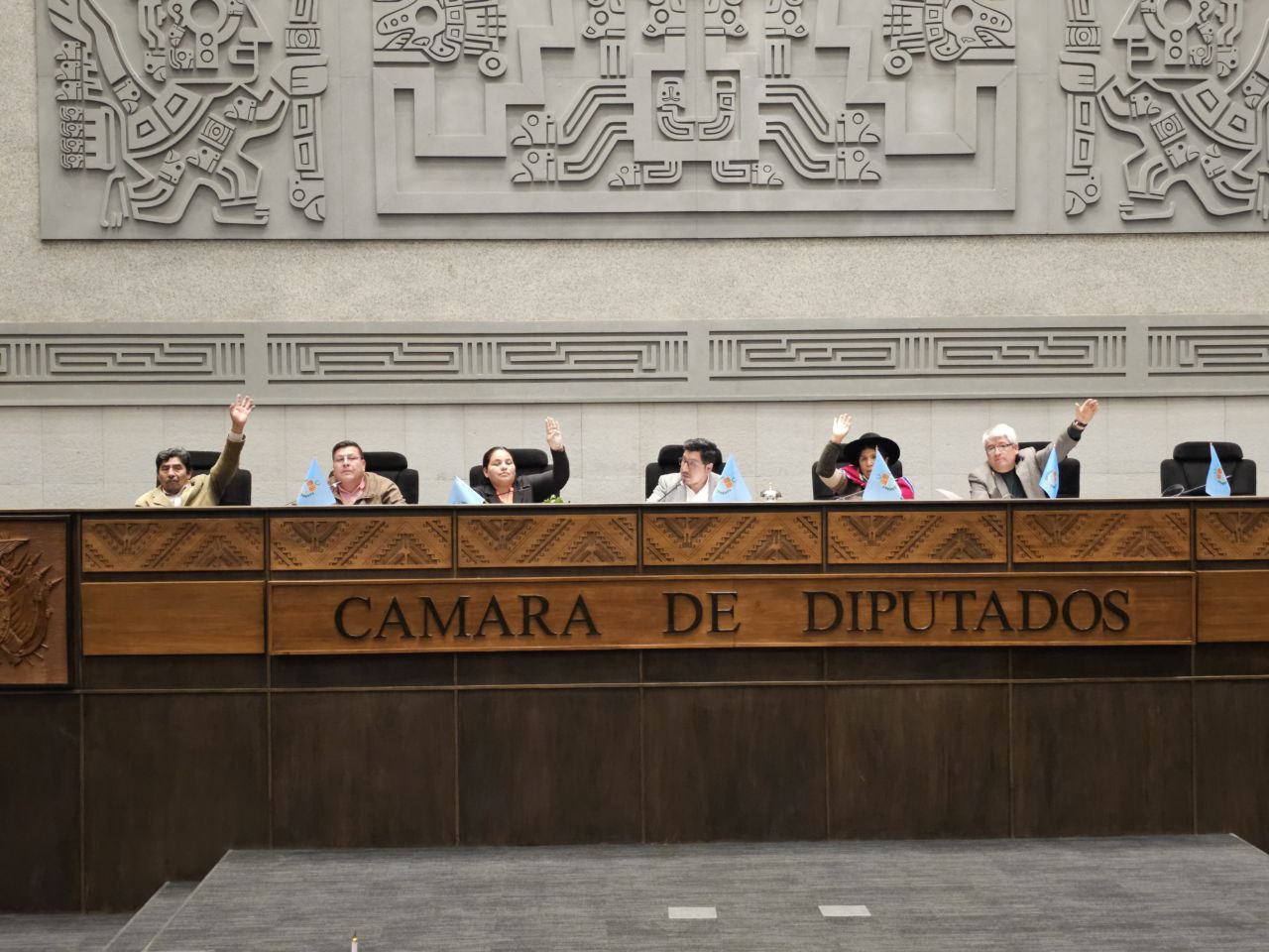 En Diputados rechazan crédito de $us 100 millones y oposición advierte que no se viabilizará préstamos