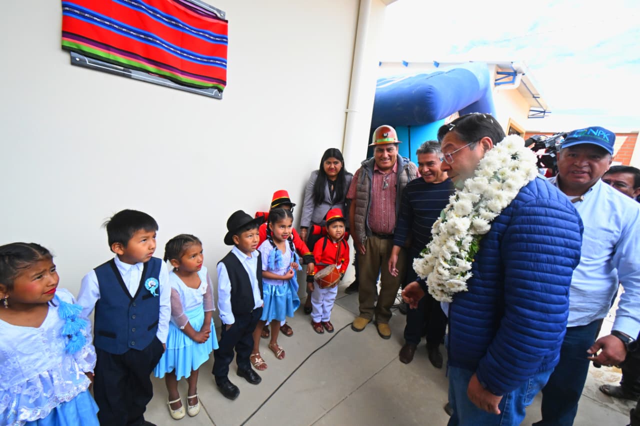 Sacaba recibe Unidad Educativa y obras sociales en mes de la Revolución de 1810