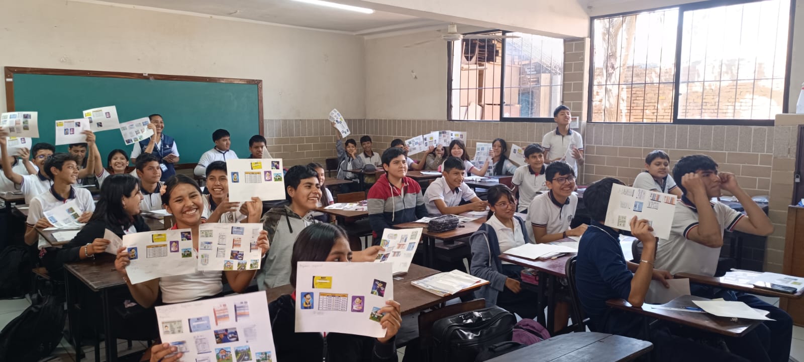 Impuestos Nacionales capacita a estudiantes de Santa Cruz en cultura tributaria