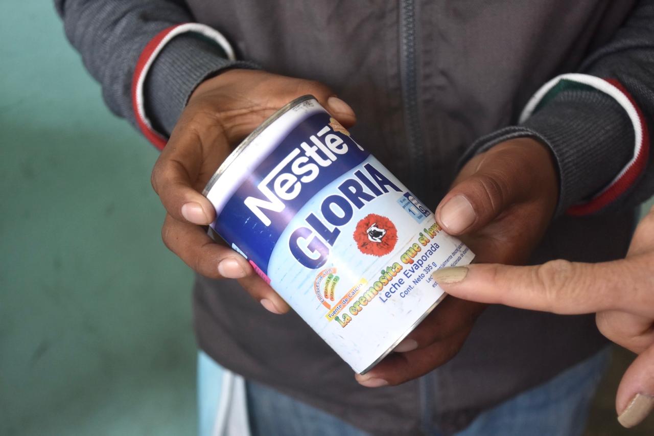 En La Paz decomisan 300 latas de leche evaporada falsificada y dan tips para identificar las auténticas