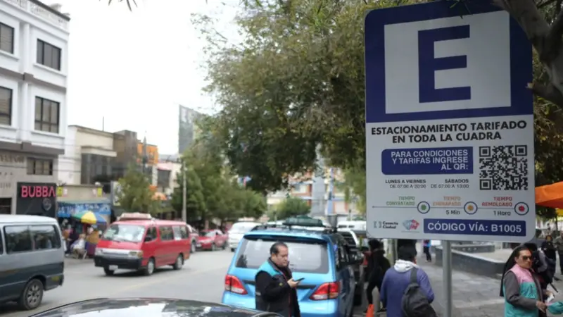 Concejales y transportistas rechazan parqueo tarifado en La Paz y anuncian medidas contra su vigencia