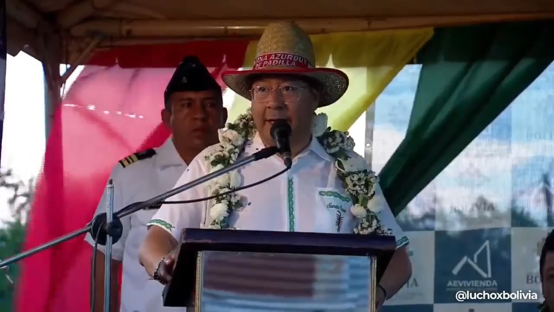 Presidente entrega 598 viviendas en Santa Cruz y afirma que se estará vigilante para que no se retroceda en políticas sociales