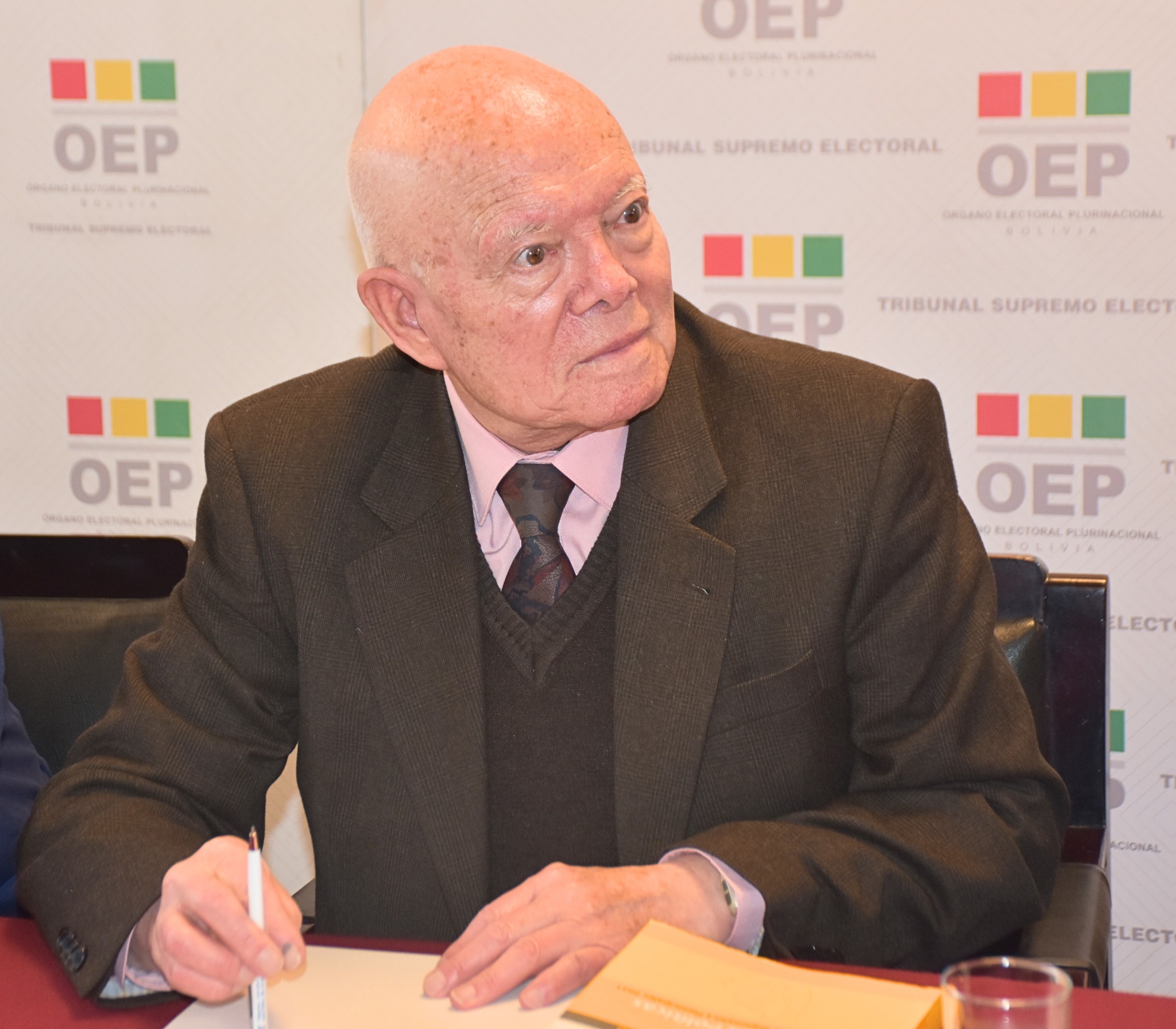 TSE exige desechar proyecto de ley de senador androquinista y advierte de los riesgos para la democracia