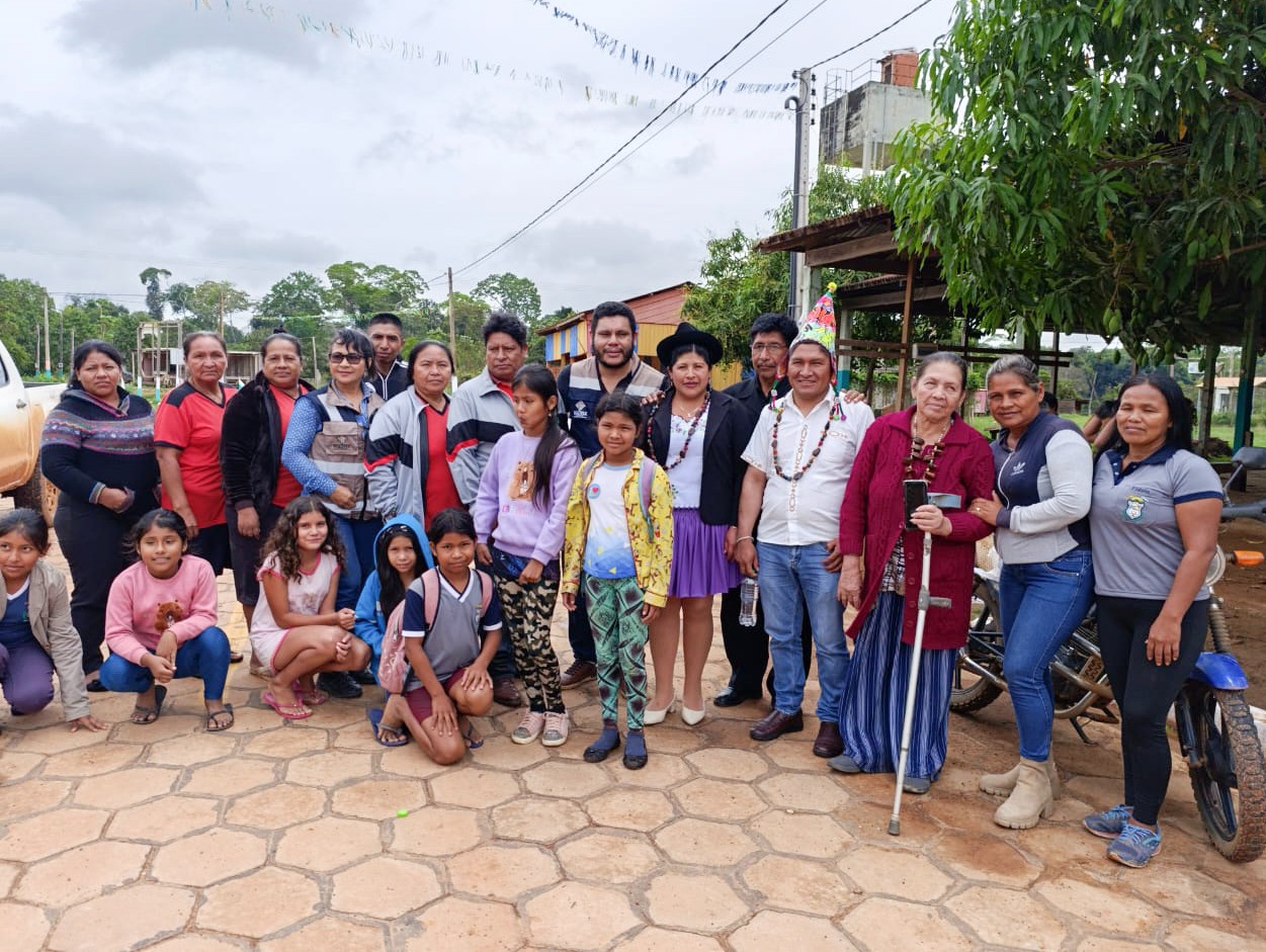 En la fronteriza Bolpebra entregan enlosetado de calles por más de Bs 2 millones