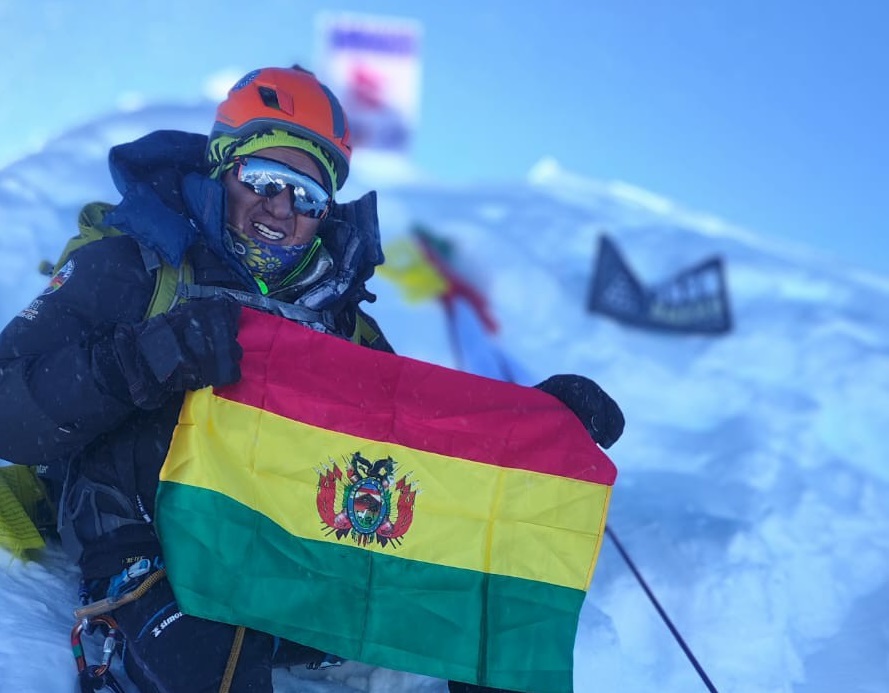 Alpinista Hugo Ayaviri alcanza la cima del Manaslu, la octava montaña más alta del mundo