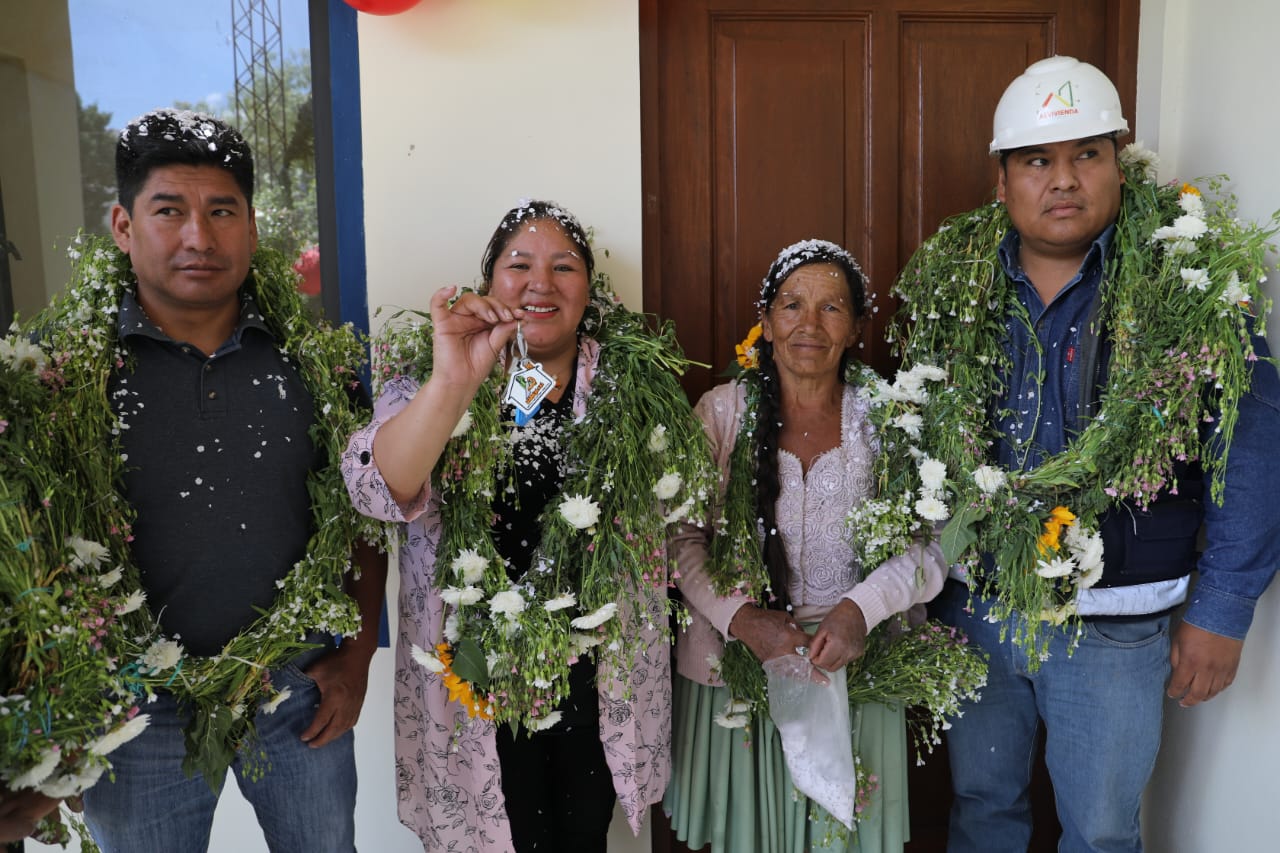 Sipe Sipe se beneficia con viviendas, riego y enlosetado 