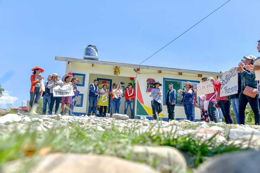 Gobierno entrega 323 viviendas y enlosetado de vías en Quillacollo con inversión de Bs 22,4 millones