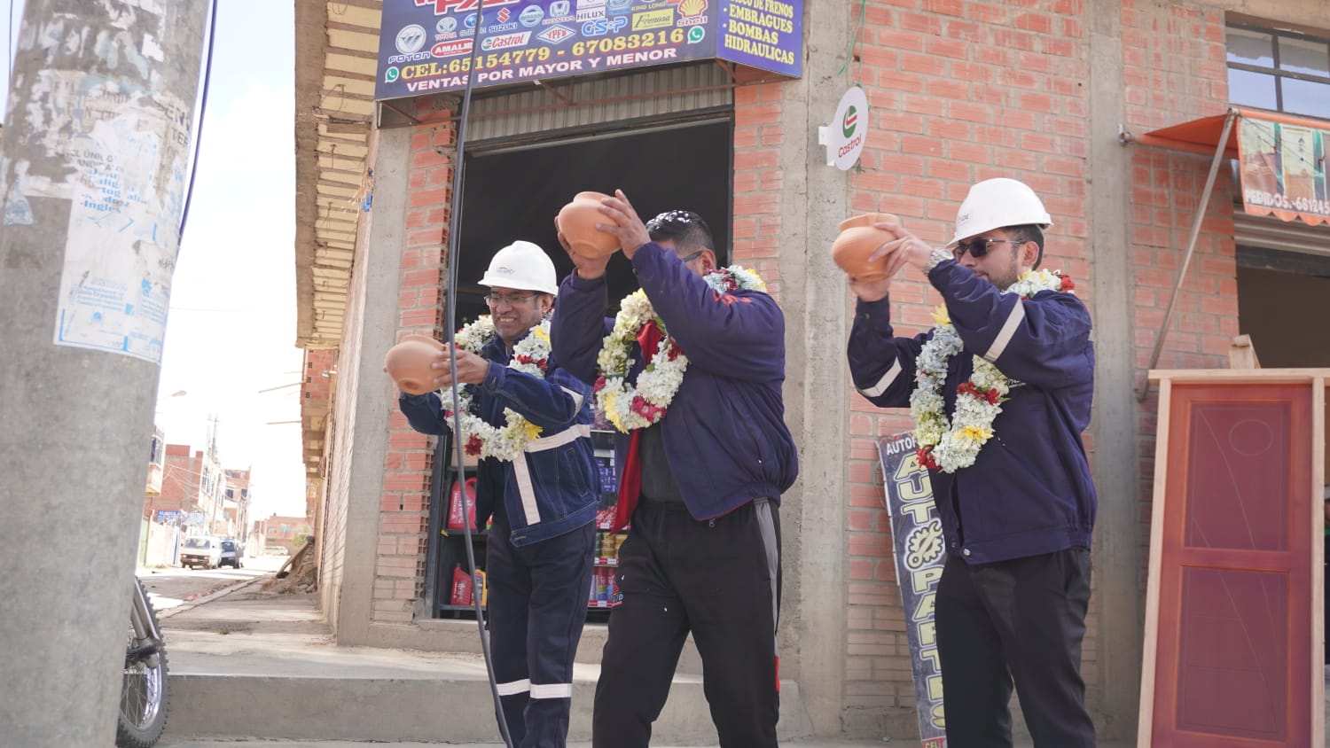 Entregan ampliación de red eléctrica en la urbanización El Progreso Jichusirca de El Alto