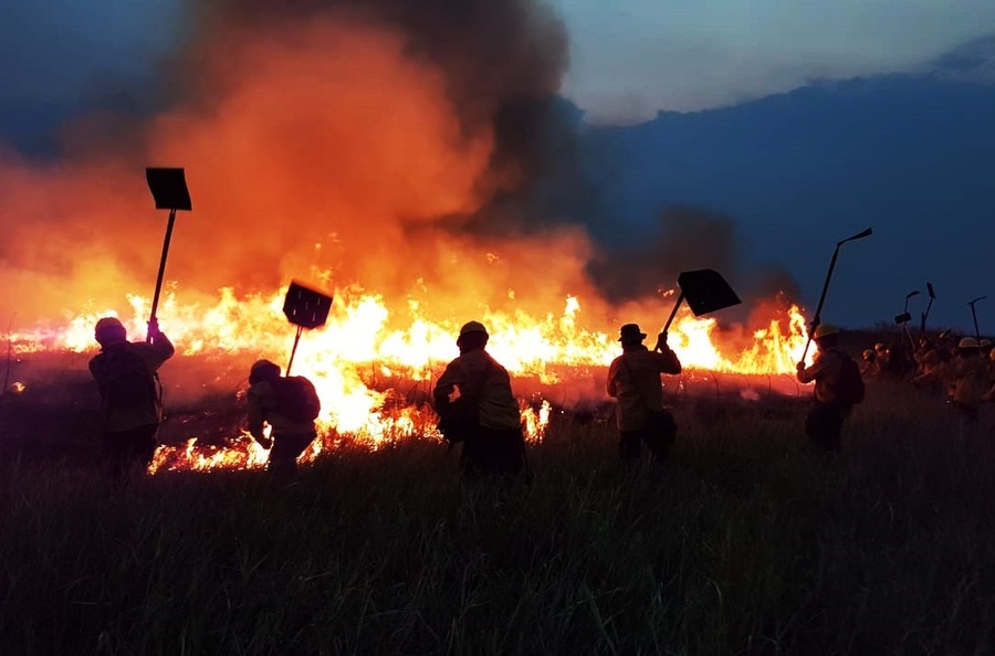 Senamhi activa alerta Roja y Naranja en 35 municipios por riesgo de propagación de incendios
