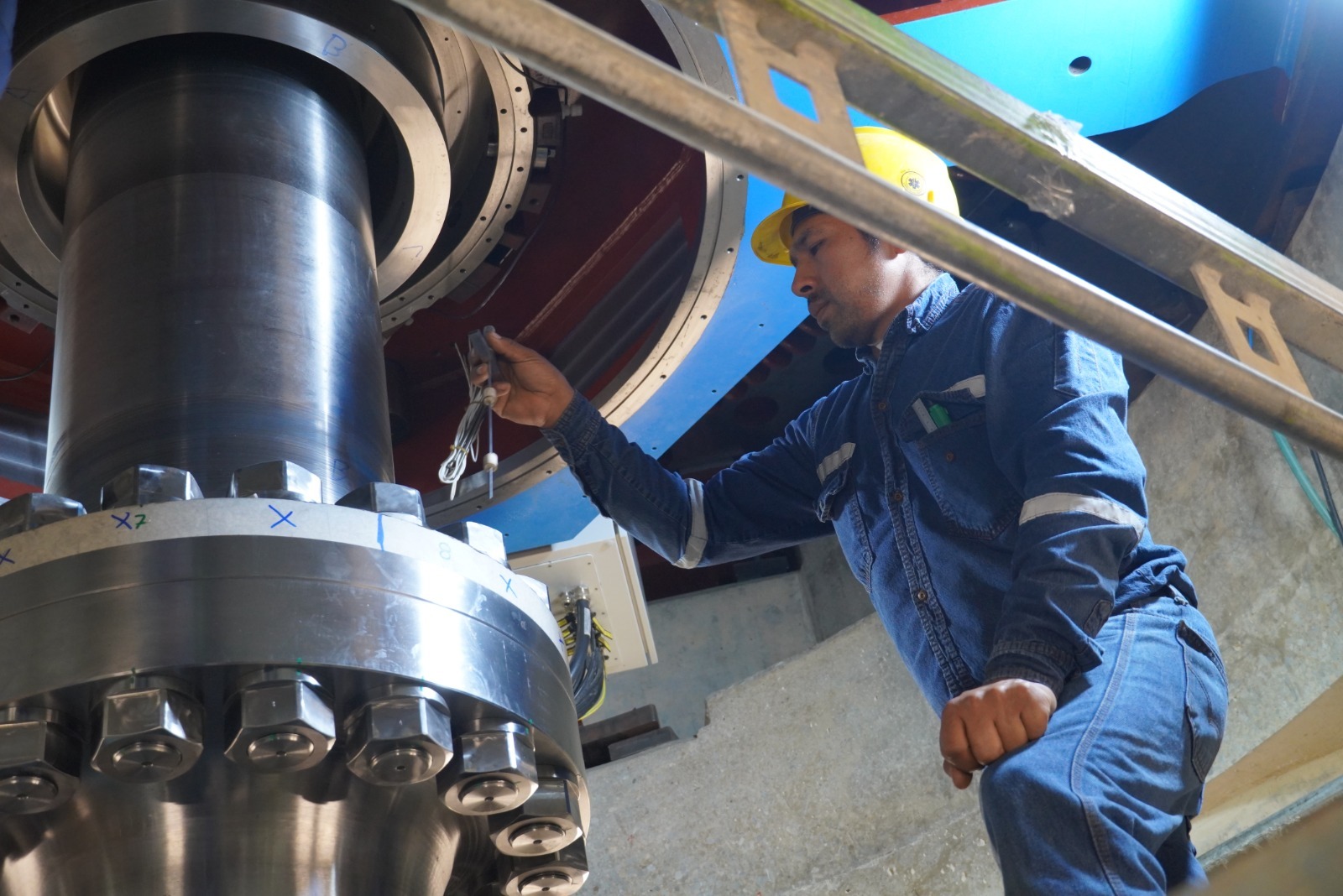 Expertos bolivianos y extranjeros avanzan en el montaje del Proyecto Hidroeléctrico Ivirizu de Cochabamba 