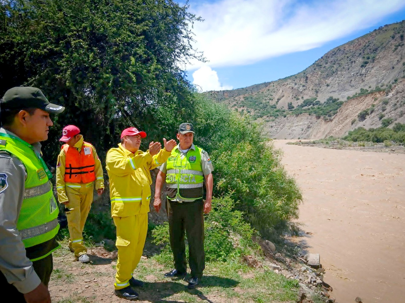 Gobierno activa operativo de búsqueda de joven arrastrado por río en Tarija