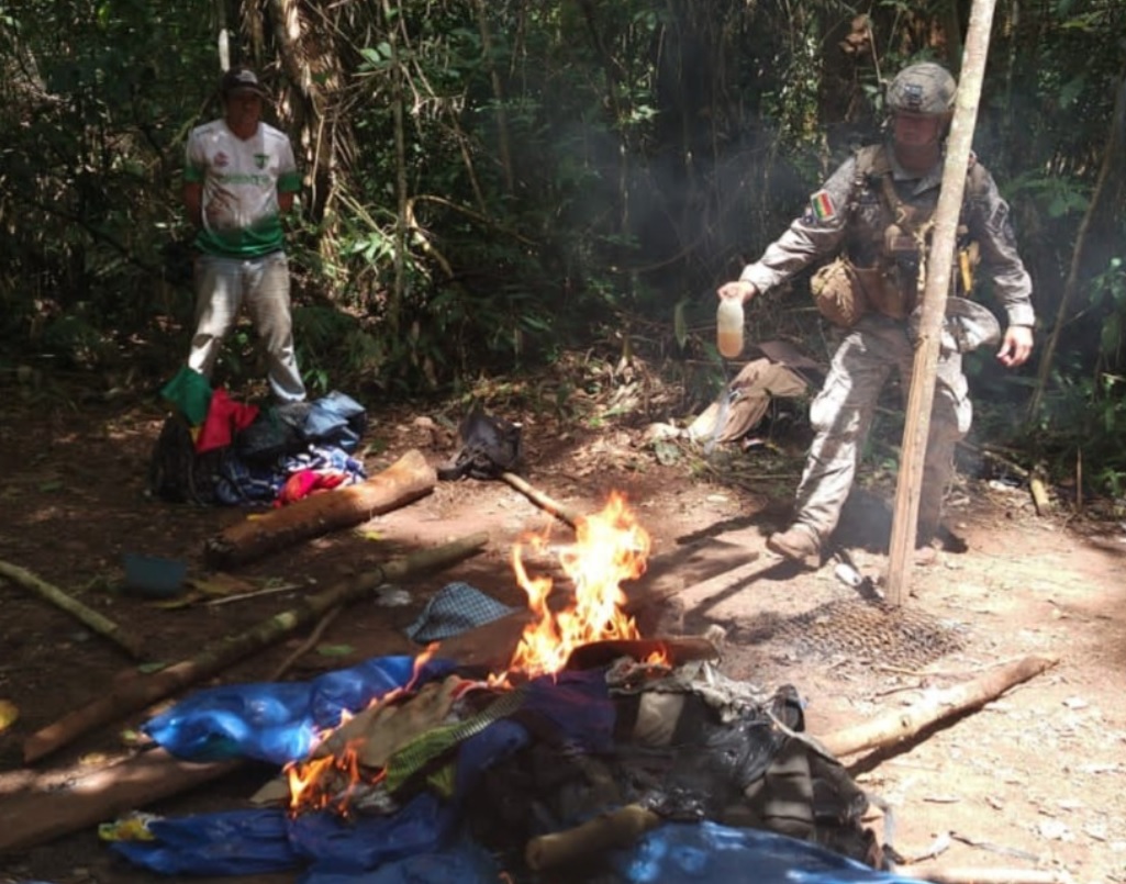 La Armada Boliviana desarticula cuatro campamentos de minería ilegal en río Tequeje