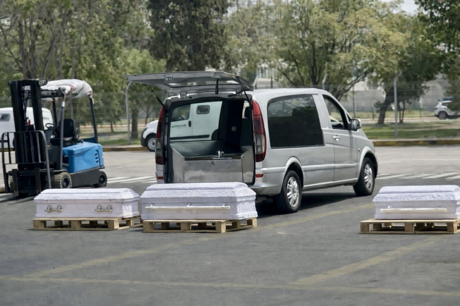 Los féretros de las niñas bolivianas fallecidas en Chile llegaron al país.